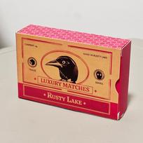 „Rusty Lake“ žaidimo kortos - 54 vnt. pokerio kortų, 9 * 6 cm, su ponu.... Varnas, ponas. „Owl & Cube Escape“ personažai ant reljefinio kartono raudona