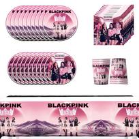 Blackpink gimtadienio stalo reikmenys apima lėkštes, servetėles, staltieses, puodelius