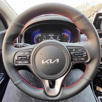 Skirta Kia Sportage 4 KX5 2016- K5 Optima 2016-2018 Rankomis siūta neslystanti odos ir anglies pluošto vairo apdaila 1