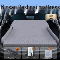 Tinka 25 Nissan Qashqai modeliams: pripučiamos automobilinės čiužiniai, bagažinės lovos ir galinės sėdynės miego kilimėliai. Nissan Qashqai 2019-2023 pilka spalva