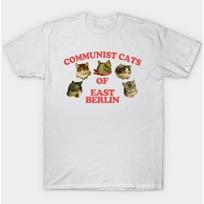 Komunistinės katės iš Rytų Berlyno Grafiškai spausdinami marškinėliai Retro socialistinis dizainas su šešiomis juokingomis kačių veideliais Raudonas tekstas Juodi marškinėliai S