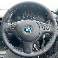 BMW 330i 540i 525i 530i 330Ci BMW E46 M3 E39 Automobilio vairo apdangalas su pynimu Mikropluošto oda Automobilio priedai Black Thread