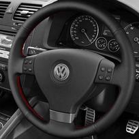 Juodas mikropluošto odos rankomis siūtas automobilio vairo užvalkalas, skirtas Volkswagen Golf 5 Mk5 GTI VW Golf 5 R32 Passat R GT 2005 Black Thread