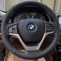 Automobilio aksesuaras BMW X5 F15 2013 2014-2018 X6 F16 2015 - Rankomis siūta mikropluošto odos pintas automobilio vairo užvalkalas Light Blue Thread