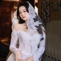 Retro Bridal Wedding Veil with Comb, 2-Meter Long Rope, Bone Eyelash Lace, Light Luxury, Lawn Style, Long Train. 1M dramblio kaulas