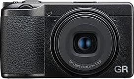 RICOH GR IIIx HDF, esamos GR III serijos pratęsimas su įmontuotu šviesų difuzijos filtru, skaitmeninis kompaktiškas fotoaparatas su 24 MP APS-C CMOS jutikliu, 40 mmF2.8 GR objektyvu (35 mm formatu)