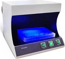 UV analizatorius su pusiau tamsia kamera, laboratorinis fluorescencijos detektorius, bangos ilgis 254 Nm/365 Nm, darbinis paviršius 290 mm x 250 mm, skirtas produktų bandymams