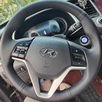 Juodos mikropluošto odos rankomis siūtos ize automobilio vairo apdangalai Hyundai Tucson 2015 2016 m. Automobilio priedai Interjeras Gray Thread