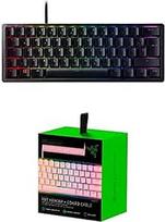 "Razer" paketas, kurį sudaro "Razer Huntsman Mini" (violetinis jungiklis), juodas, DE išdėstymas + "Razer" atnaujinimo rinkinys su PBT klavišų dangteliais + kvarco rausvos spalvos, JAV ir JK išdėstymo, suvyniotu kabeliu
