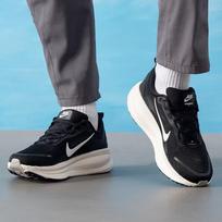 Nike Men's Vomero 18 Running Shoes 40