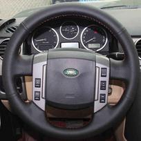 Juoda dirbtinės odos rankomis siūta automobilio vairo apdangalas, skirtas Land Rover Freelander 2 2007 2008 2009 2010 2011 2012-2018 Gray Thread