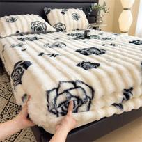 Pliušinis triušio kailio prigludęs paklodės komplektas: Su vilnos pamušalu, žiemai šiltas, su čiužinio užvalkalu - 3 dalių dvigulės lovos komplektas Pair of Pillowcases brown