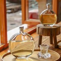 Anvelo 500 ml mėnulio formos stiklinis butelis
