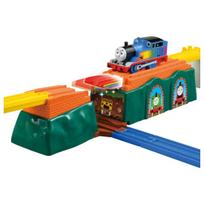 TAKARA TOMY Plarail Thomasas Tankas Kerta Tampriąją Tilto Traukinuko Žaislą 3 Metų ir Vyresniems Variklis Vaivorykštė!