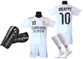 MBAPPE futbolo apranga (balti marškinėliai, šortai, kojinės + blauzdų apsaugos) 152