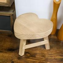 Mažas rustic stalas augalui, idealus kaip vazono stovas arba kėdutė vidaus ir lauko naudojimui, Heart beige