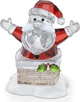 "Swarovski Holiday Cheers" Kalėdų Senelis ir kaminas, skaidraus kristalo pakabukas su baltais ūsais, pomponu, šermukšnių lapais ir uogomis, 349 briaunų, dydis: 7,4 x 4,7 x 6,8 cm