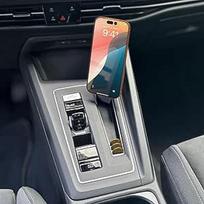 "Generisch" mobiliojo telefono laikiklis "VW Golf 8", suderinamas su "MagSafe", tiksliai prigludęs ir nesukeliantis vibracijos, itin stiprus magnetas ir kišenėlė monetoms, automobilių priedai