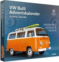 FRANZIS 67223 "VW Bulli" advento kalendorius su 1:43 mastelio metaliniu automobilio modeliu, garso moduliu su originaliu "VW Bulli T2" garsu ir didelio formato lydraščiu