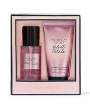 Victoria's Secret rinkinys: Velvet Petals mini kūno dulksna ir mini kūno losjonas, 2x75 ml