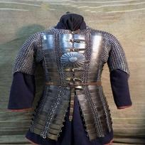 Viduramžių viso kūno plokščių šarvai Grandininio pašto šarvai Lamellar Armor