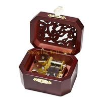 KX4B Antique Octagonal Mini Wind Up Music Box Wooden Craft Carving Musical Box Gift raudona