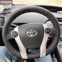 Originalus Toyota Prius odinis rankomis siūtas vairo užvalkalas (2-os/3-ios kartos) - Visasezoninis pilnos apsaugos transporto priemonės rankenos užvalkalas Default Option juoda nappa itin pluošto + šoninės skylutės + raudonų siūlių spalva