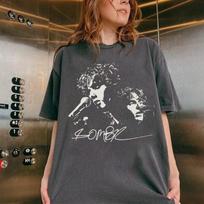Sombr Signature , Vėlyvos Naktys & Jaunystės Romantika Turo 2025 Marškinėliai BT1965 Unisex Marškinėliai L