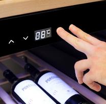 Caso WineExclusive 38 laisvai pastatomas išmanusis vyno šaldytuvas, 38 butelių, kompresorine technologija Caso WineExclusive 38 laisvai pastatomas išmanusis vyno šaldytuvas, 38 butelių, kompresorine technologija