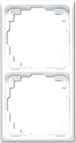 JUNG CD 582 K WW. Produktfarbe: Weiß, Markenkompatibilität: JUNG, Material: Thermoplast. Breite: 80 mm, Höhe: 151 mm (CD582KWW)