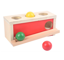 Montessori medinė objektų pastovumo dėžutė su kamuoliukais (9 – 18 mėn.)