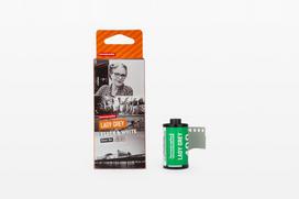 Lomography fotojuosta Lady Grey B&W 400 35mm (1 vnt.)