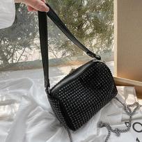 Yogodlns Shine Bright Diamond pečių krepšys Moteriškas PU odinis pagalvės krepšys Fashion Pearl Messenger rankinė Elegant Crossbody Bag 18*9*12cm balta