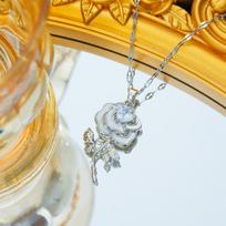 Fashionable White Necklace Zircon Rose Collarbone Chain Sweet and Luxurious Women beige