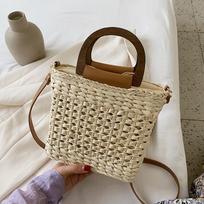 Moteriški šiaudiniai kibirai krepšiai Mediniai rankenos pečių krepšiai Designer Rattan Knit Crossbody Krepšiai 20x8x18cm smėlis
