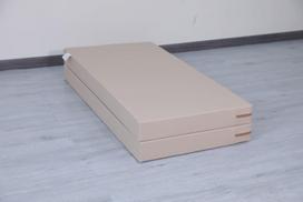 Gimnastikos čiužinys "Satellite" 120x120x10 cm, dviejų dalių - smėlio spalvos