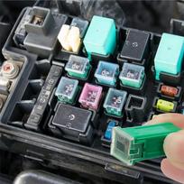 Jcase Automobilinių saugiklių rinkinys - 30 vnt. - Aukštas/Standartinis/Žemas profilis - Įvairių tipų dėžutės formos saugikliams