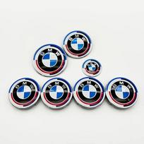 7 vnt. BMW emblemos rinkinys 56 mm 68 mm Automobilio ratų centriniai dangteliai 82 mm Automobilio priekinės gaubto emblema 74 mm Galinės bagažinės logotipas 45 mm Vairo lipdukas 82 74 45 68x4