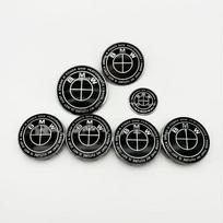 7 vnt. BMW emblemos rinkinys 56 mm 68 mm Automobilio ratų centriniai dangteliai 82 mm Automobilio priekinės gaubto emblema 74 mm Galinės bagažinės logotipas 45 mm Vairo lipdukas 82 82 45 68x4