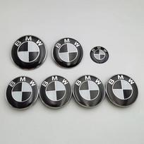 7 vnt. BMW emblemos rinkinys 82 mm 74 mm 45 mm 56 mm 68 mm Automobilio priekinio dangčio logotipas Galinės bagažinės ženklelis Ratų centrinių dangtelių lipdukas ant vairo 82 82 56x4 45