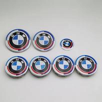 7 vnt. BMW emblemos rinkinys 82 mm 74 mm 45 mm 56 mm 68 mm Automobilio priekinio dangčio logotipas Galinės bagažinės ženklelis Ratų centrinių dangtelių lipdukas ant vairo 82 74 68x4 45