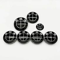 7 vnt. BMW emblemos rinkinys 56 mm 68 mm Automobilio ratų centriniai dangteliai 82 mm Automobilio priekinės gaubto emblema 74 mm Galinės bagažinės logotipas 45 mm Vairo lipdukas 82 82 45 56x4