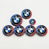 7 vnt. BMW emblemos rinkinys 56 mm 68 mm Automobilio ratų centriniai dangteliai 82 mm Automobilio priekinės gaubto emblema 74 mm Galinės bagažinės logotipas 45 mm Vairo lipdukas 82 82 45 68x4