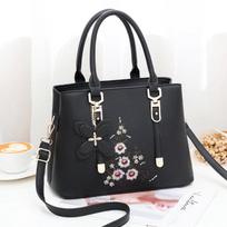 2021 Stylish Women's Handbag: Large-Capacity, Trendy Messenger Bag for Moms & Middle-Aged Women rožinė