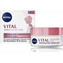Nivea Vital Radiant Complexion švytėjimo suteikiantis dieninis veido kremas nuo raukšlių brandžiai odai - 50 ml.
