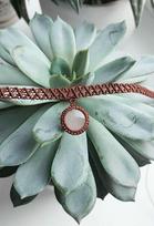 Macrame čokeris su rožiniu kvarcu