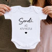Smėlinukas su žinute „Seneli, aš atvykstu“