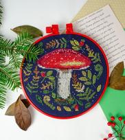 Kryželiu siuvinėjimo rinkinys „Miško grožis“ su dekoratyviniu lankeliu, 17x17 cm