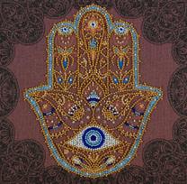 Dekoratyvinis karoliukų siuvinėjimo rinkinys Abris Art „Auksinė Hamsa“, 20 x 20 cm
