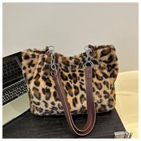 Trendy Leopard Plush Chain Shoulder Bag: Stylish, Versatile, and Casual. šviesiai ruda spalva